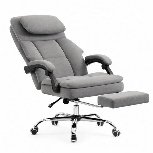 Silla de oficina giratoria reclinable de tela gris con reposapiés extensible y base cromada 65x70x110-120 cm